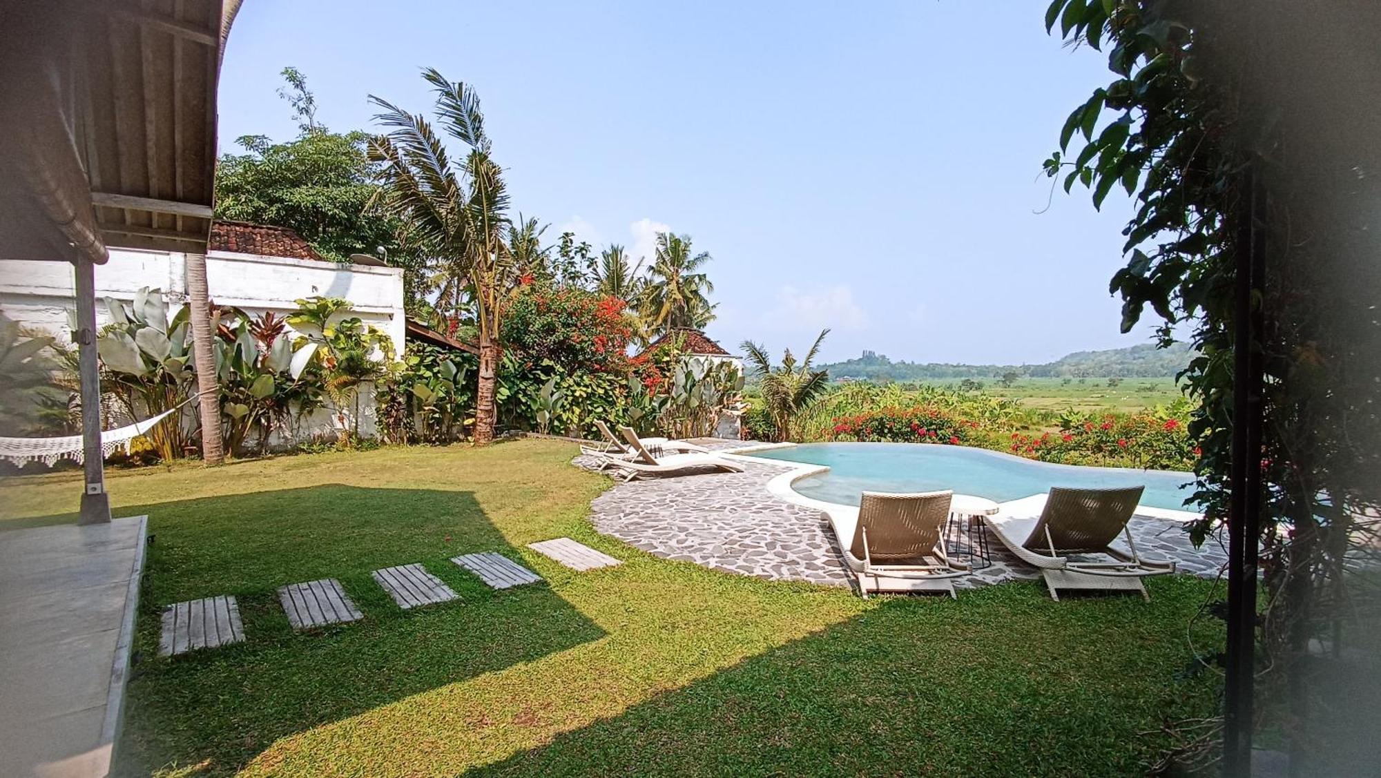 Sunmoonstarvillas Yogyakarta Jarakan Luaran gambar